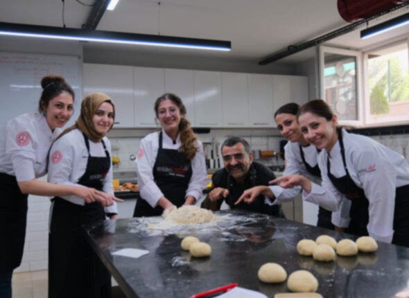 Lokman Özer ve Golden Chef Mutfak Akademisi öğrencileri ankarada pastacılık kursu