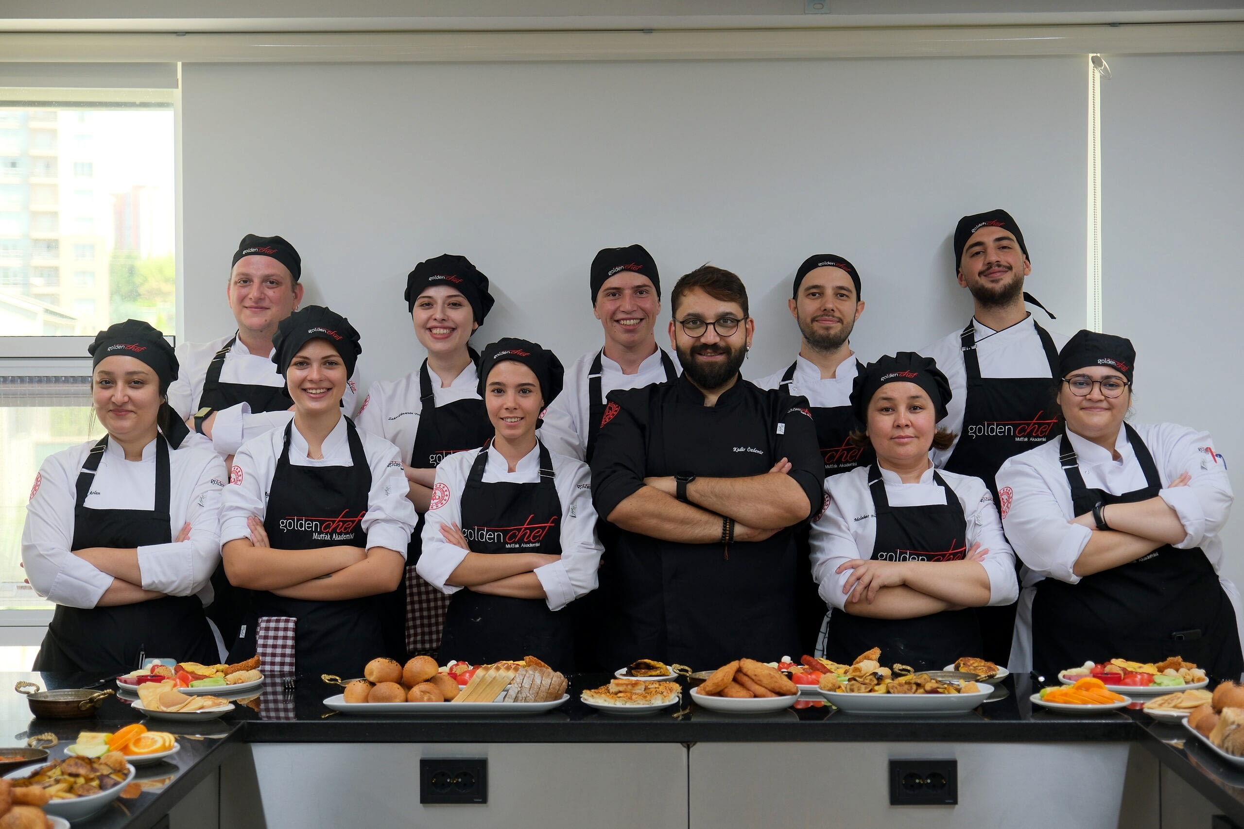 kadir özdemir ve golden chef mutfak akademisi öğrencileri