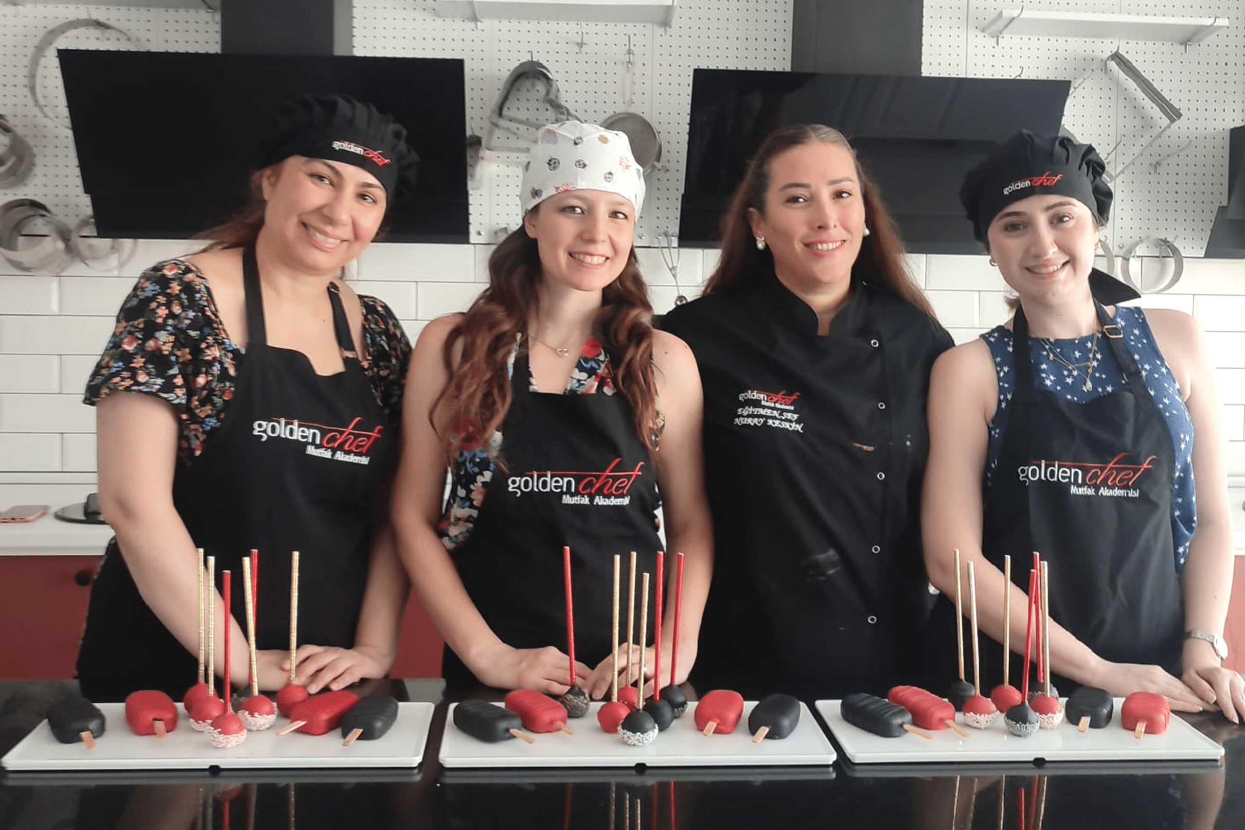 Nuray Keskin Kaya ve golden chef mutfak akademisi öğrencileri